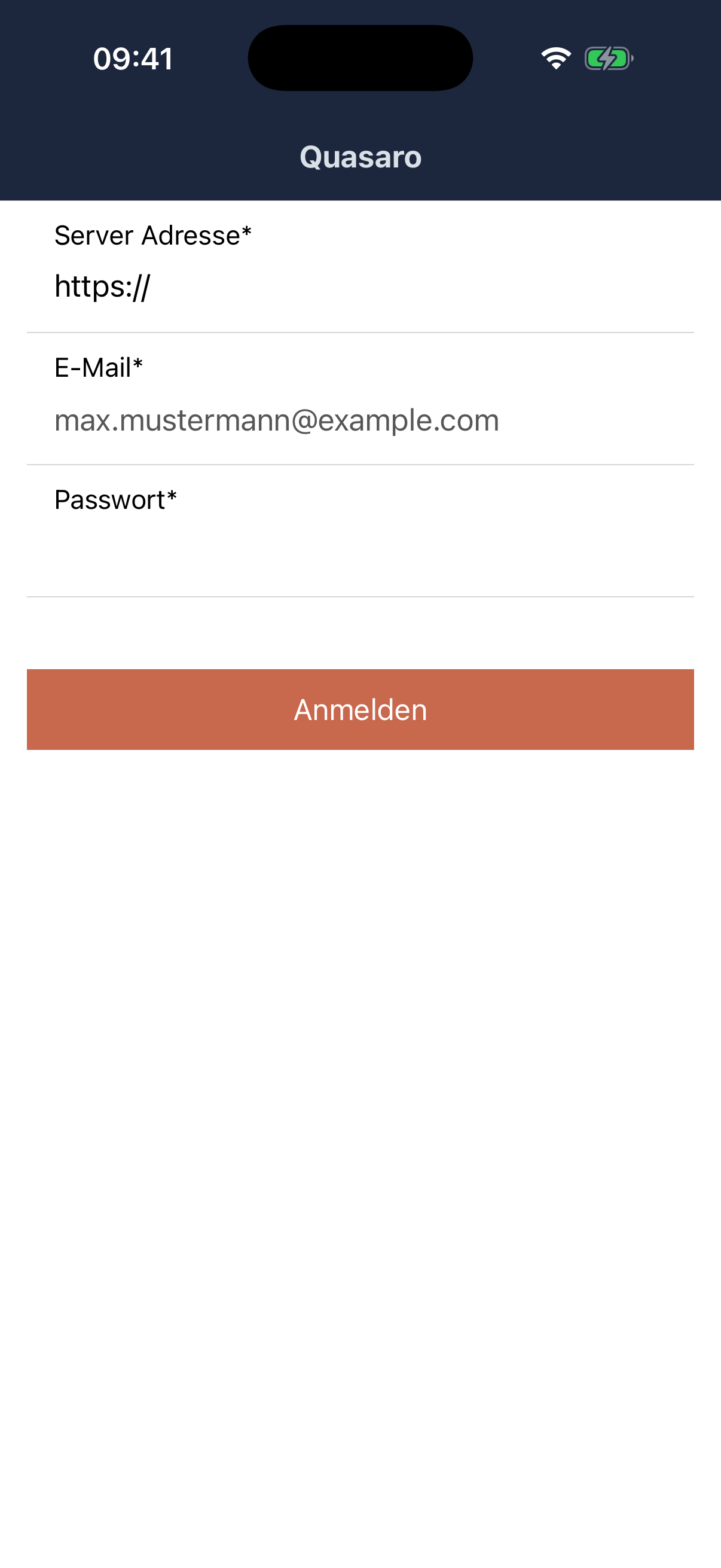 Anmeldemaske der Quasaro-App mit den Feldern Server-Adresse, E-Mail und Passwort