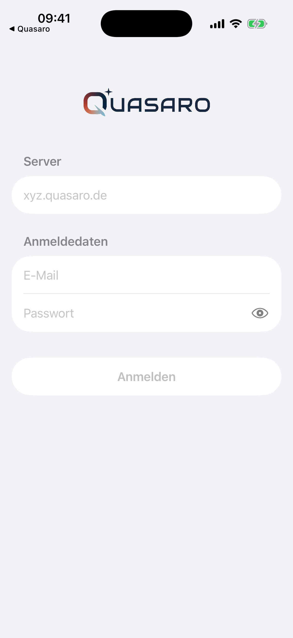 Anmeldemaske der Passwort-Tresor-App mit den Feldern Server, E-Mail und Passwort