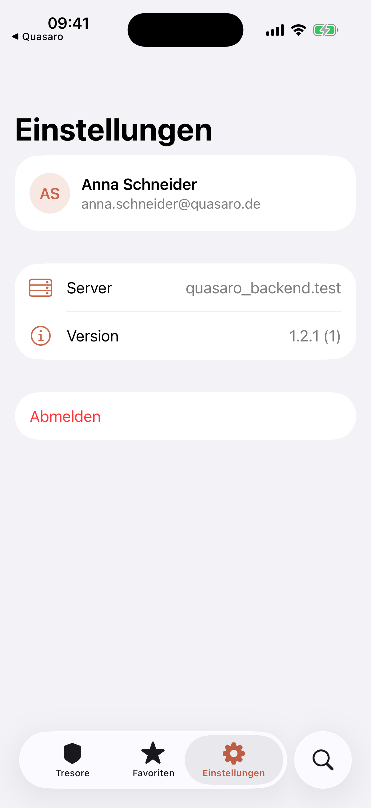 Einstellungen mit Benutzerdaten, Server, Version und Abmelden